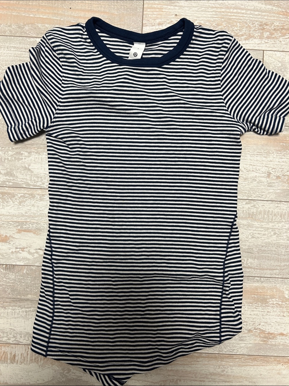 lululemon athletica Navy & White Hold Tight Short Sleeved shirt. Size 2